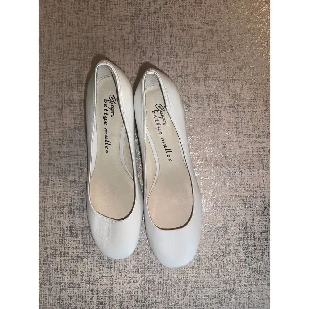 Bettye Muller White Leather Block Heel Pumps - Picture 9 of 13